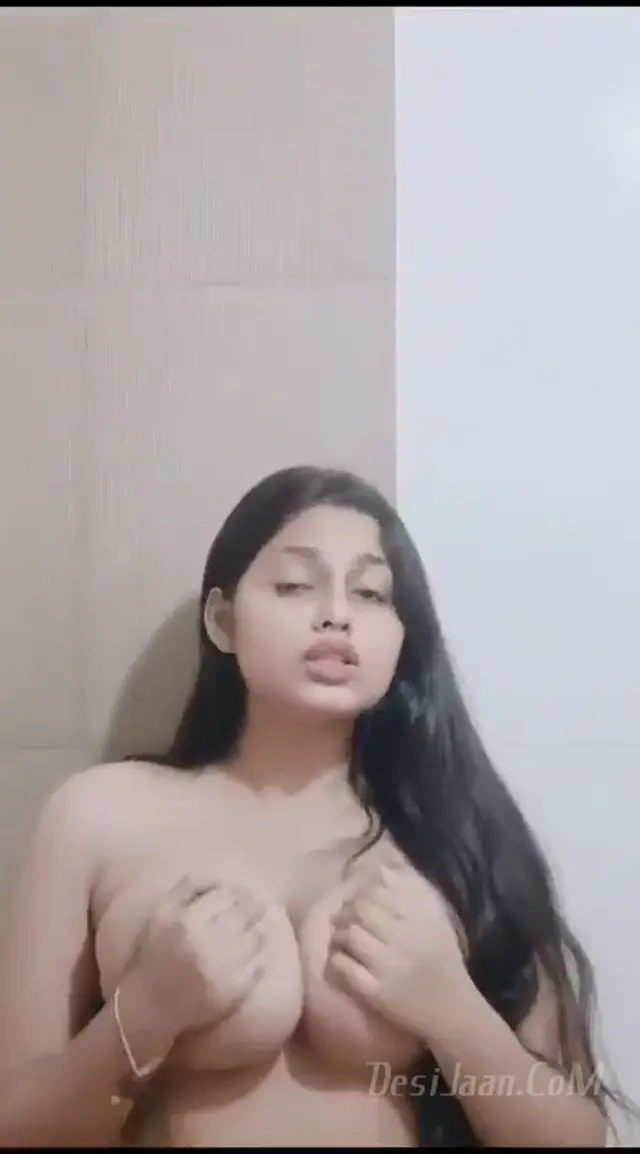 Bigg boobs cute young girl nude pressing her boobs on camara