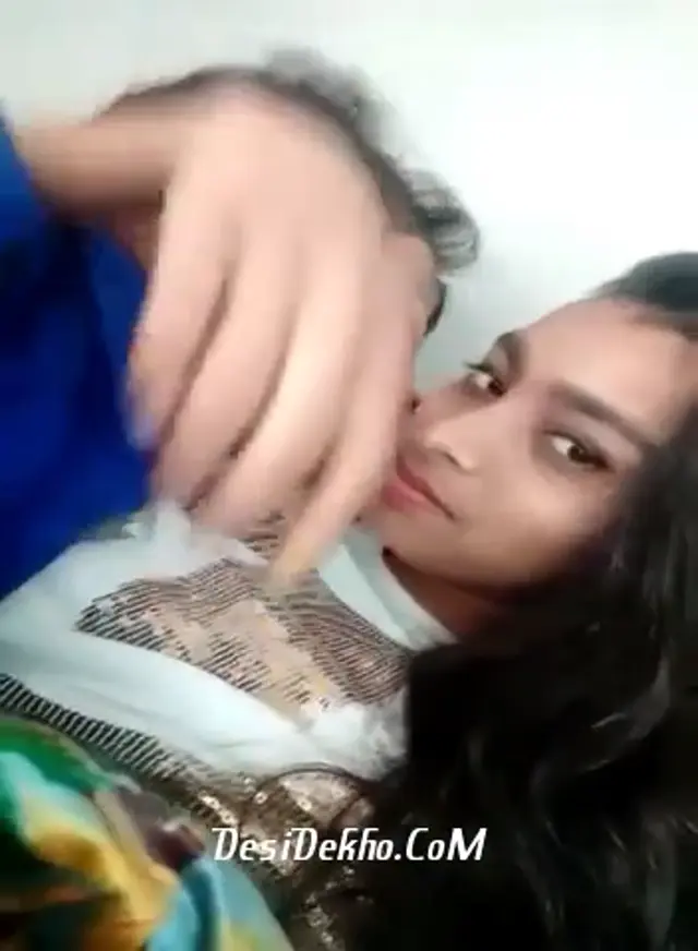 Gaav K GF BF Ne Try Kiya Lip Kissing