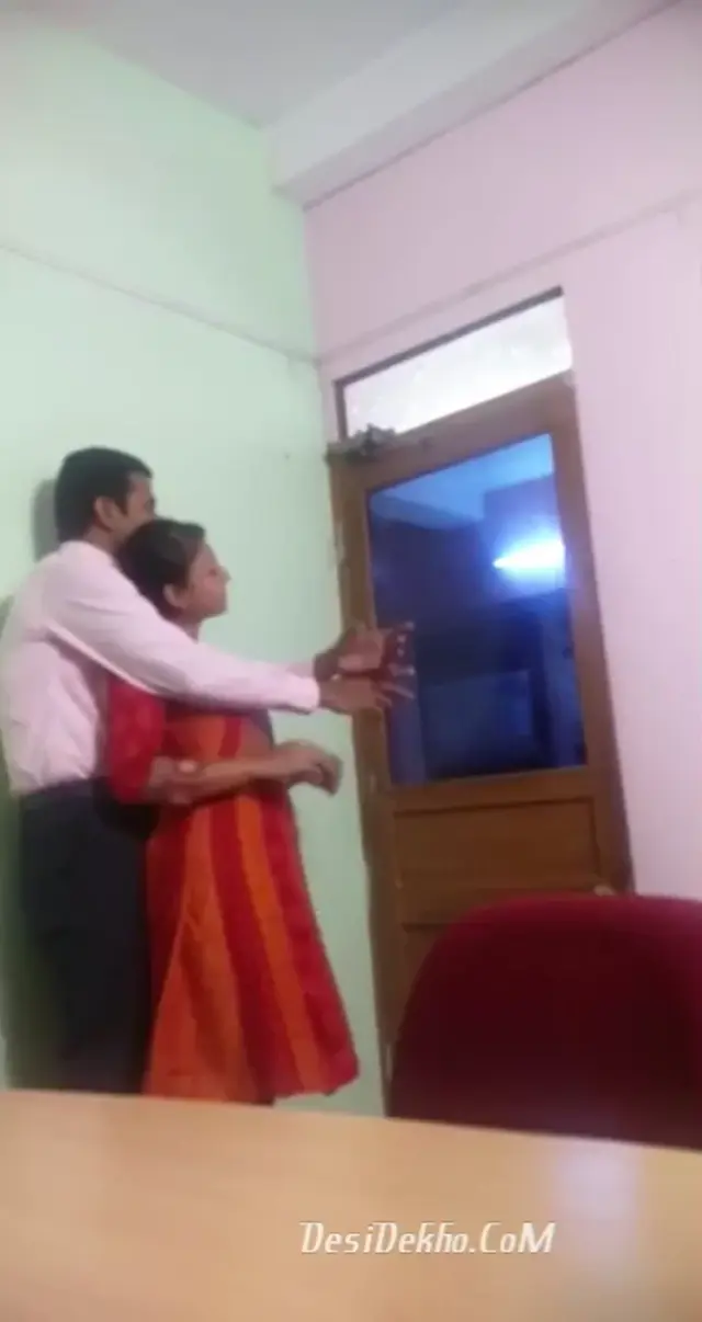 Indian Lover Making Love in Office Time Viral sex Video