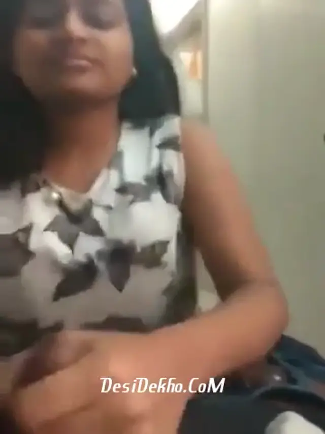 Ladki Ne Bade Lund Ko Apne Muh Mai leke chusne lagi