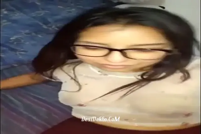 Sexy Cute Chasmish Bangalore GF Ne Lund Chusai k saath thukai k maje diye