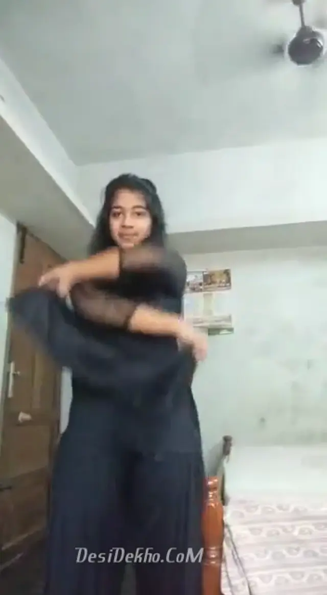 Sexy Figure Desi Kerala Girl Showing Nude Boobs and Pussy