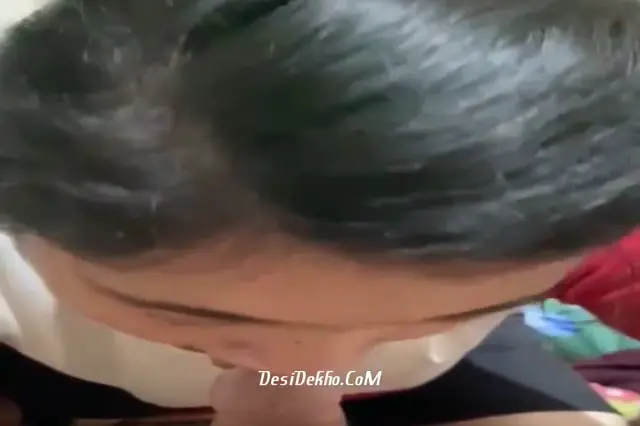 Sexy GF Ne apne haatho se Lund upar niche karke chusa aur Doggystyle mai ghapa ghap